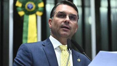 “Fala, irmãozão”: veja mensagens atribuídas a Flávio Bolsonaro e Daniel Vorcaro