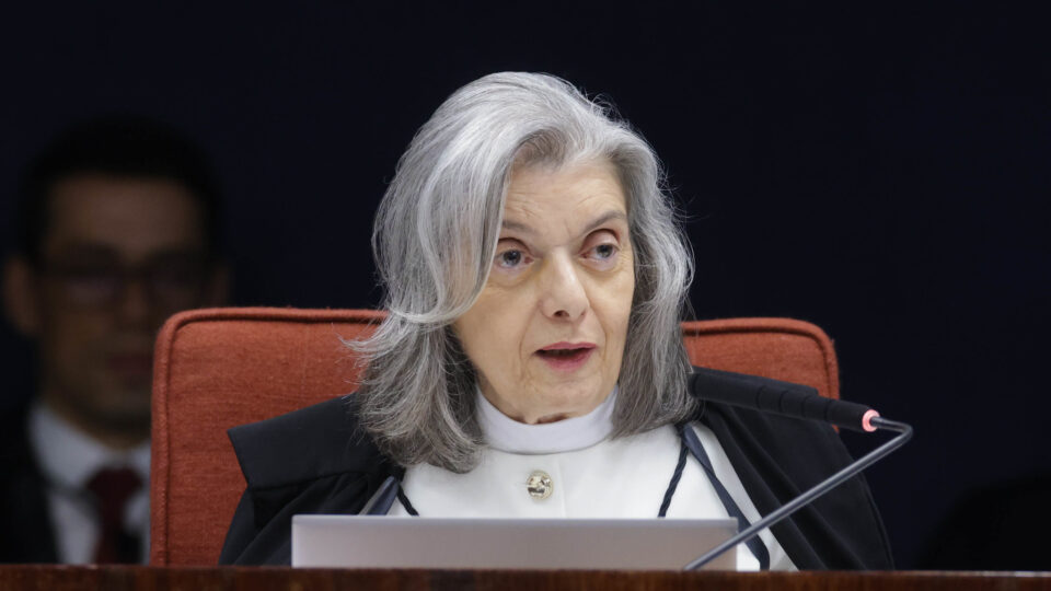 Cármen Lúcia renuncia ao TSE e Toffoli assume a vaga