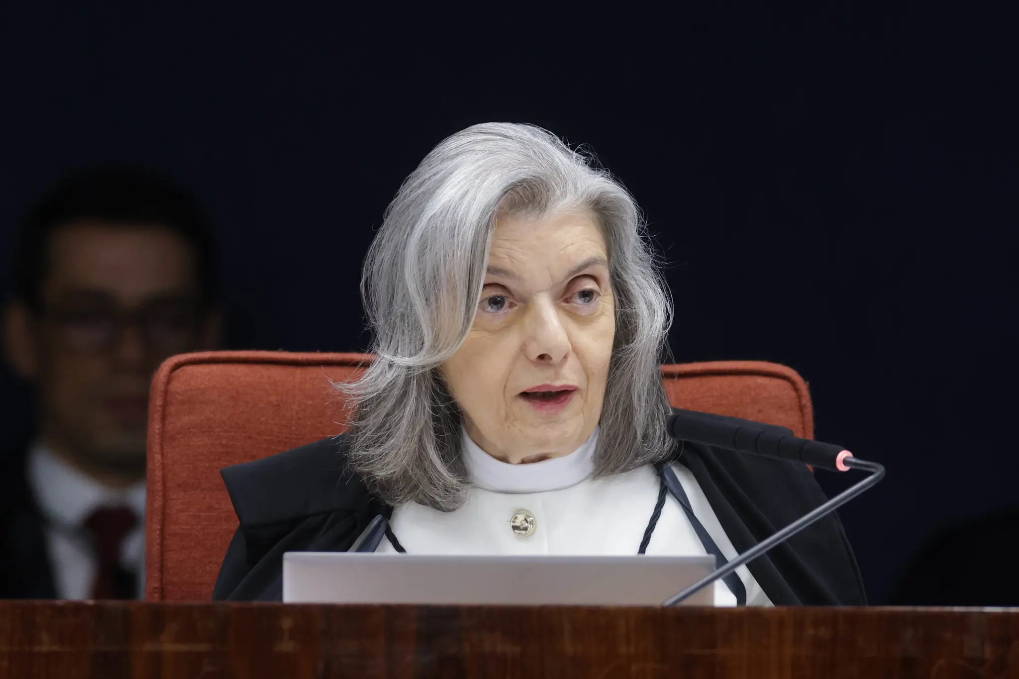 Cármen Lúcia renuncia ao TSE e Toffoli assume a vaga