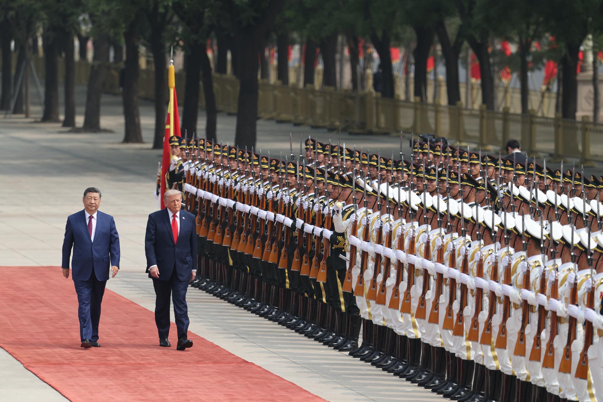 Trump é recebido por Xi em Pequim para cúpula sobre relações entre EUA e China