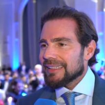 PF prende pai de Vorcaro por operar grupo que coagia e ameaçava desafetos do banqueiro Sexta fase cumpre mandados relacionados a invasão de dispositivos e coação por ordem de André Mendonça.