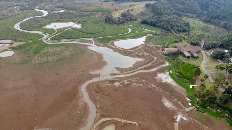 Aumento das chuvas com o El Niño deve favorecer a recuperação gradual dos reservatórios no Paraná após períodos de seca.