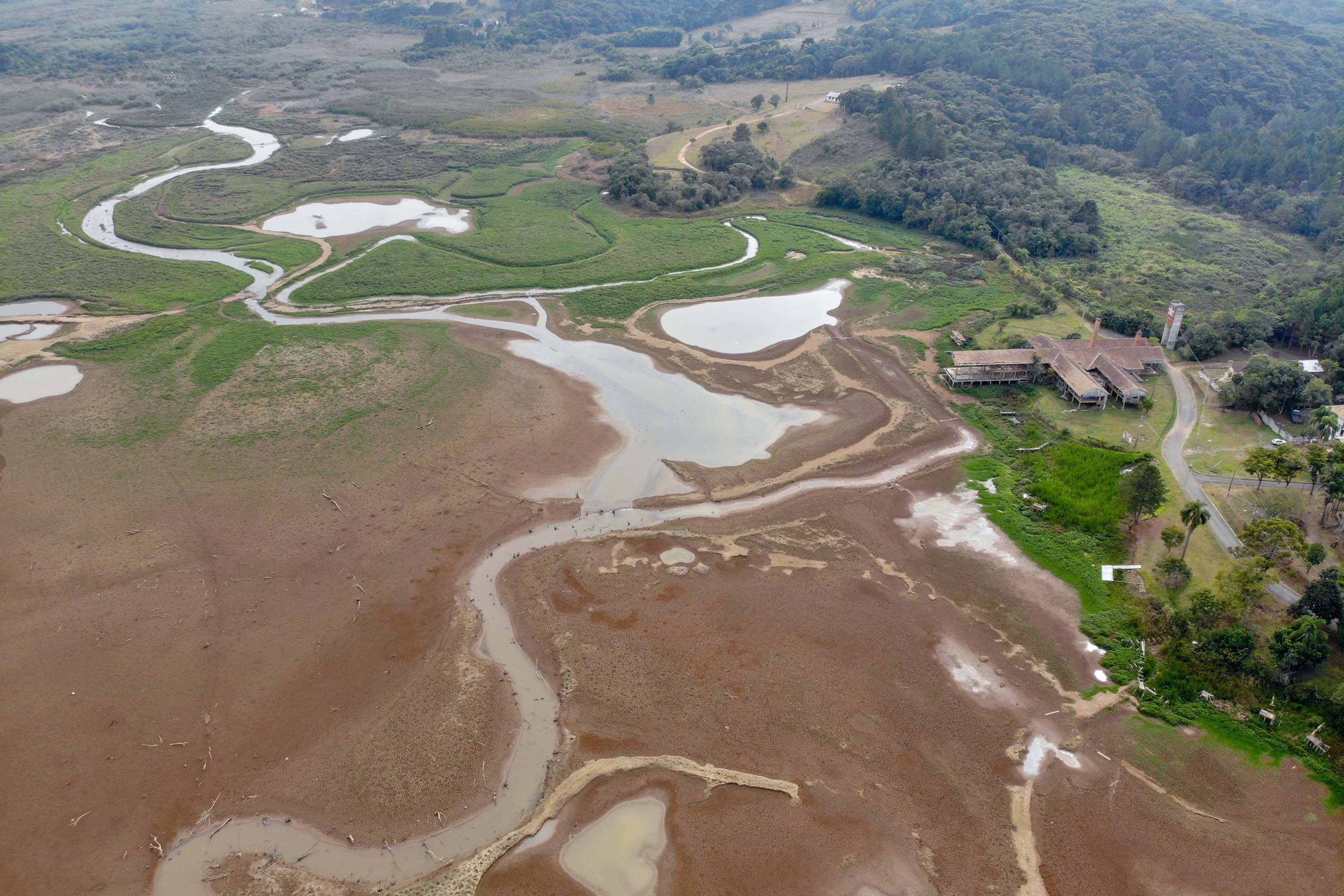 Aumento das chuvas com o El Niño deve favorecer a recuperação gradual dos reservatórios no Paraná após períodos de seca.