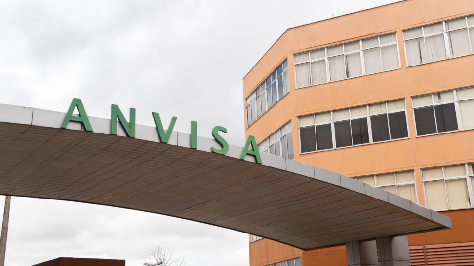 Produtos da fábrica de Amparo tiveram circulação suspensa por suspeita de contaminação bacteriana.