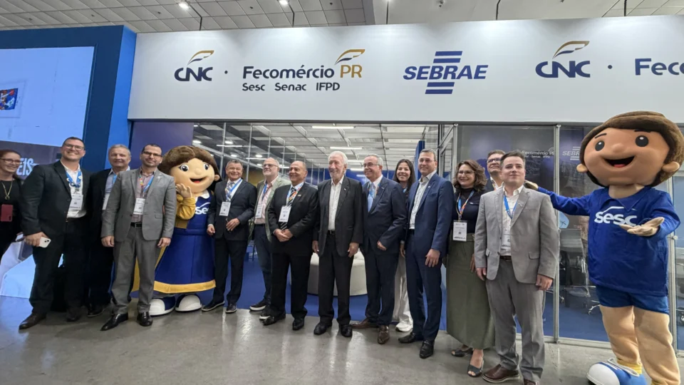 Lideranças reunidas no estande na Expo Turismo Paraná.