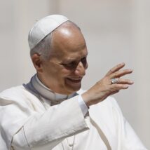 Papa Leão XIV: infância católica e inspiração pela mãe. Imagem referente a matéria