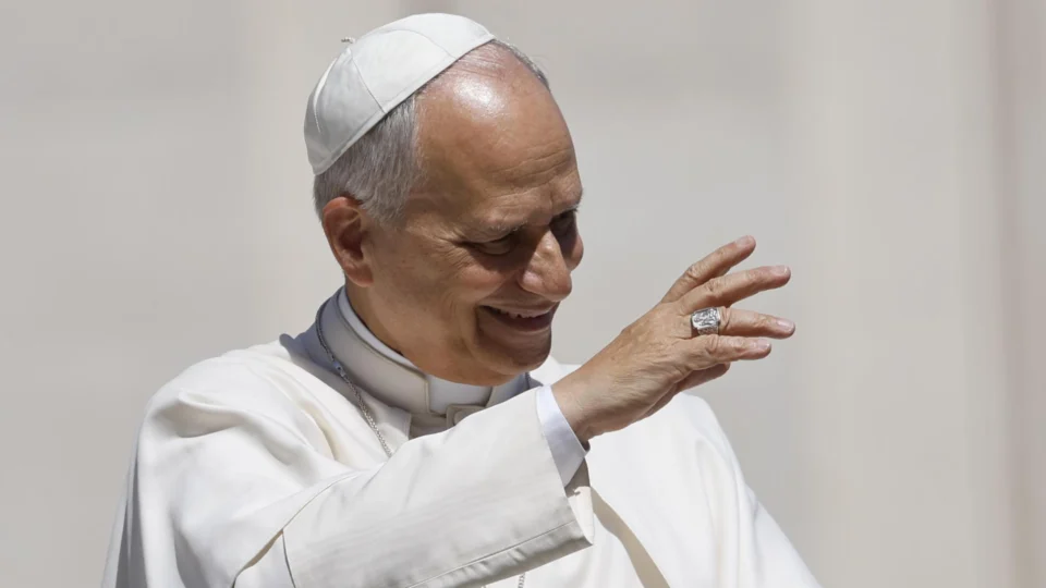 Papa Leão XIV: infância católica e inspiração pela mãe.