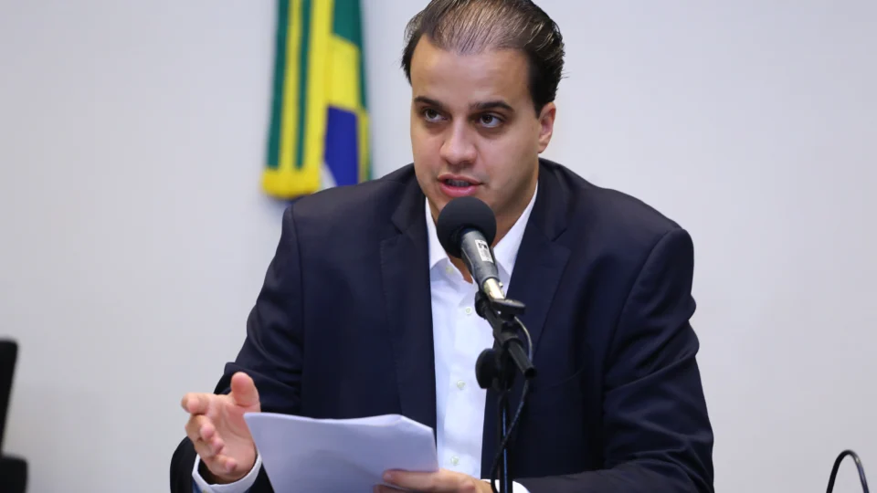 Dados da Justiça eleitoral ainda mostram doações menores a Lucas Gonzalez, candidato a deputado pelo partido que se elegeu em 2018, mas não obteve votos suficientes em 2022.