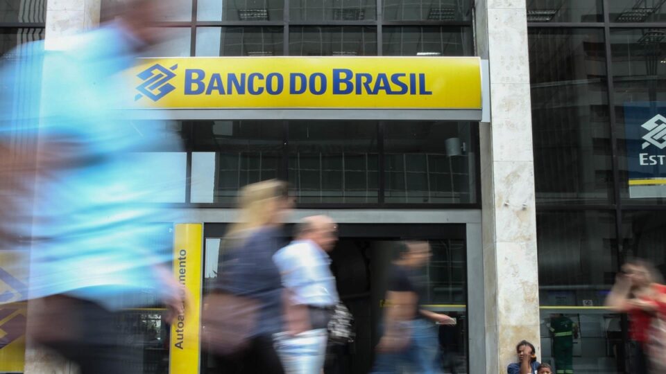 Lucro do Banco do Brasil despenca 54% com alta da inadimplência no campo