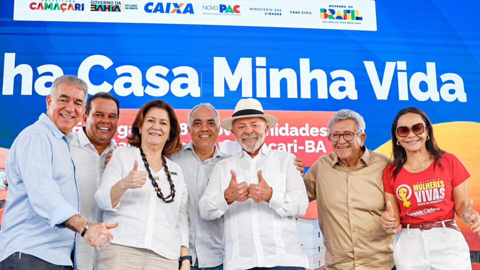 Horas depois de PT usar IA contra Flávio, Lula defende proibição de IA nas eleições