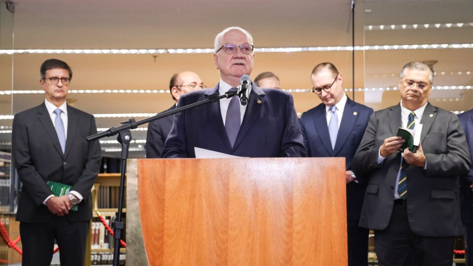 Só quatro dos 10 ministros divulgam agenda diária de compromissos no site do STF
