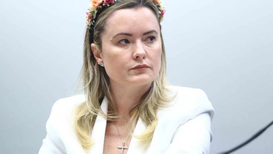 Deputada diz que PL avalia suspender alianças com Novo após declaração de Zema