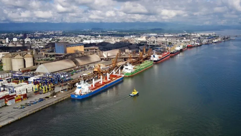 Carga de 48 toneladas de açúcar VHP apresentou indícios de adulteração durante fiscalização no Porto de Paranaguá, no Paraná.