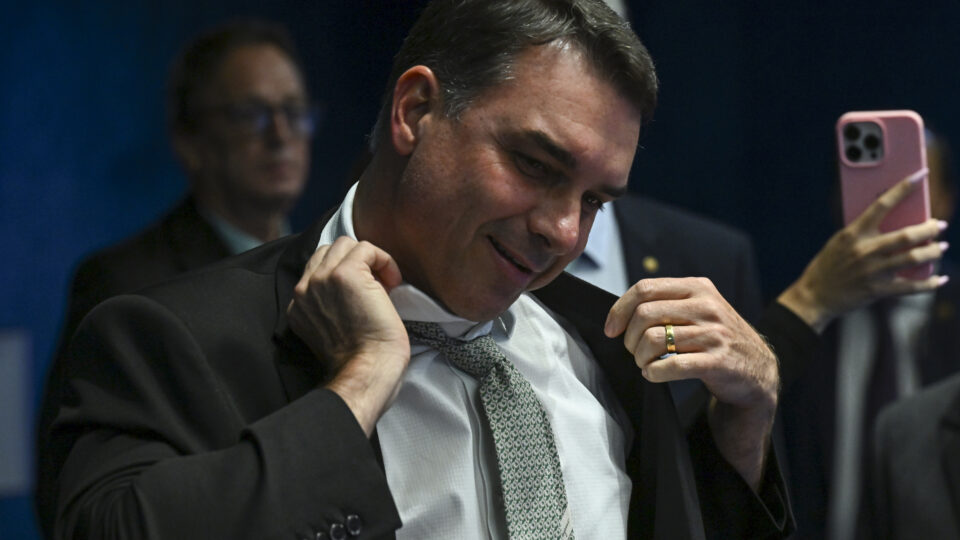 Pré-candidatos ao Senado no Paraná repercutem áudio de Flávio Bolsonaro