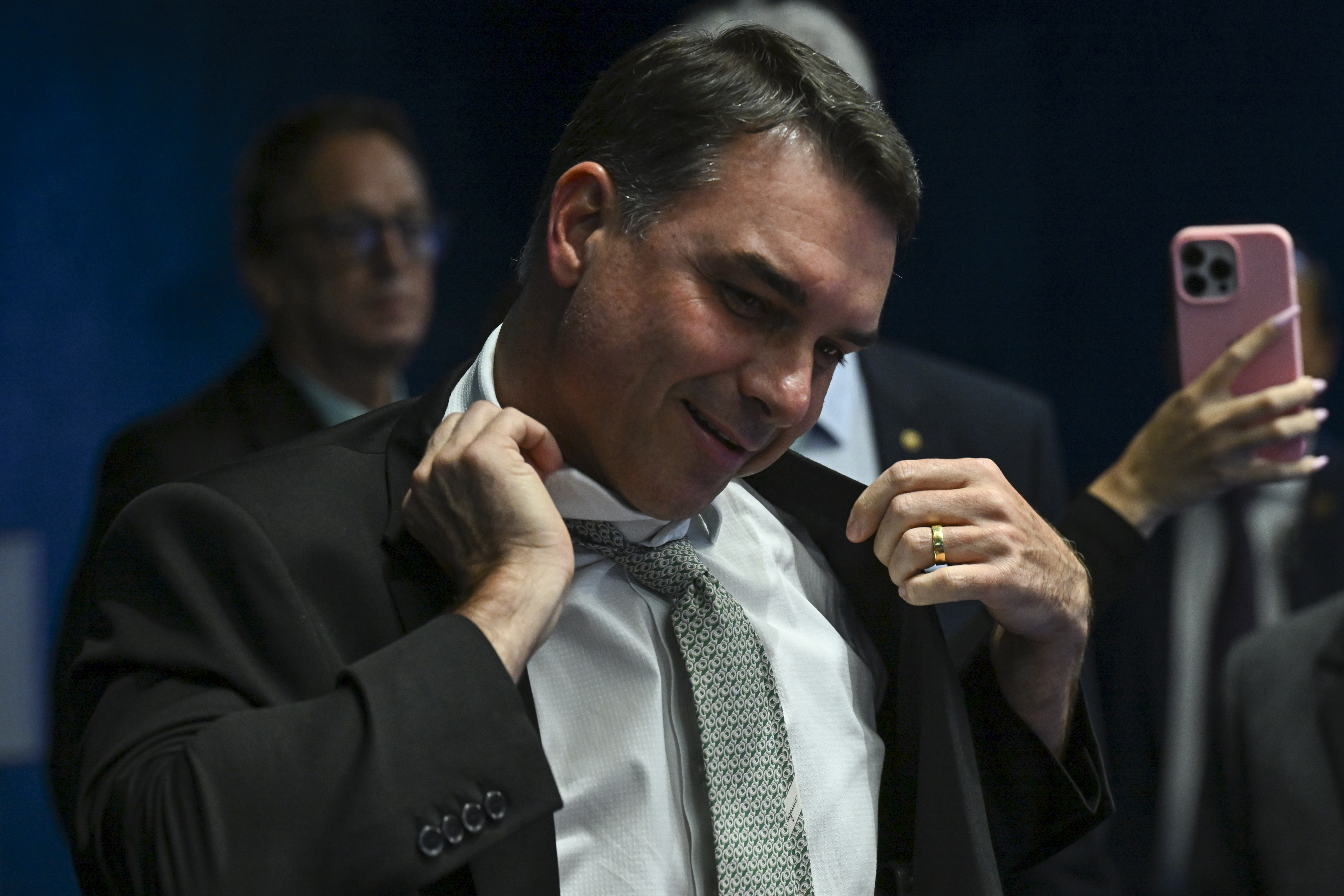 Pré-candidatos ao Senado no Paraná repercutem áudio de Flávio Bolsonaro