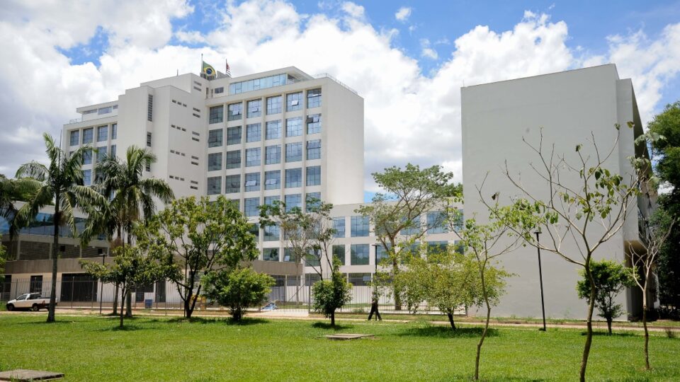 Polícia abre inquérito contra estudantes após invasão da reitoria da USP