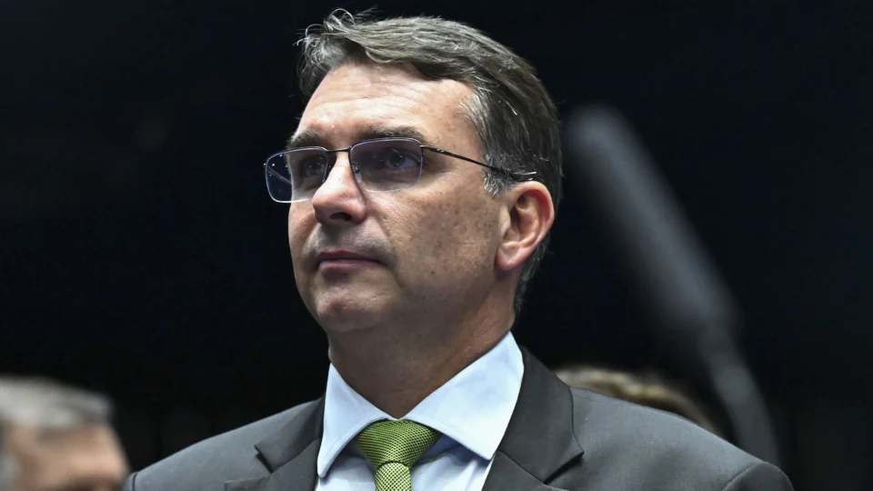 flavio bolsonaro daniel vorcaro direita