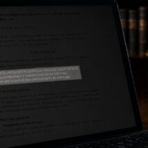Sabotagem de advogadas para enganar IA expõe novo risco para tribunais IA