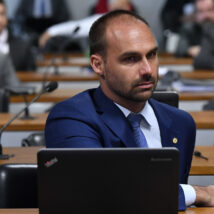 Eduardo reage após nova denúncia sobre filme de Bolsonaro