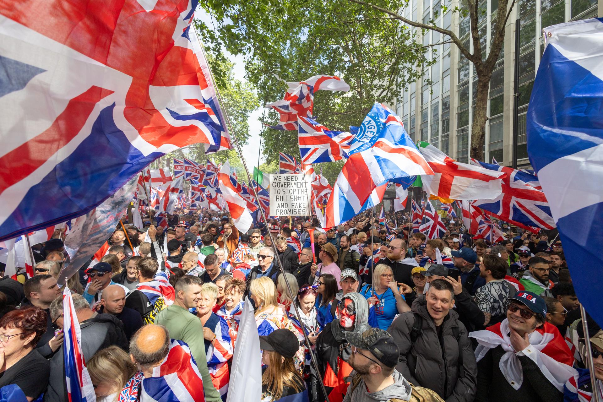 Por que dezenas de milhares de pessoas protestaram nas ruas de Londres?