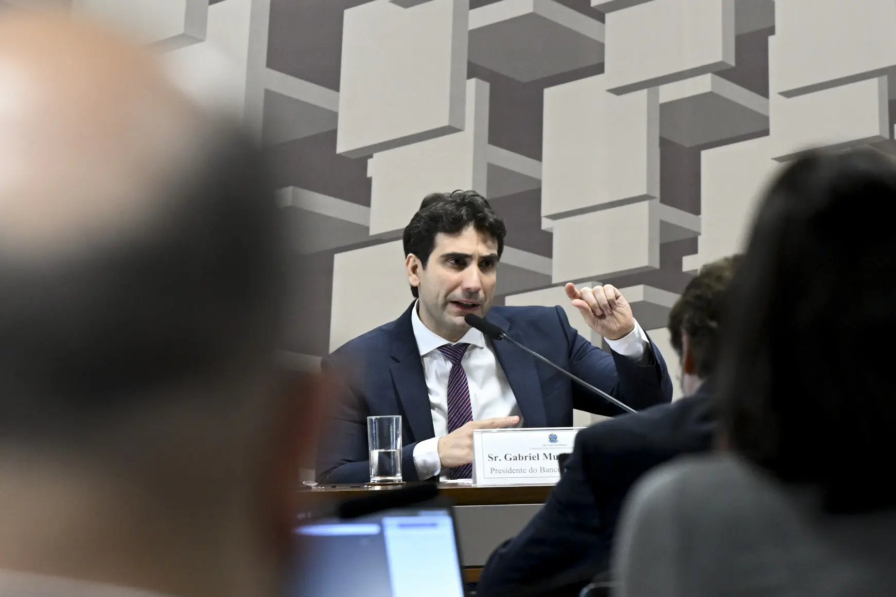 Presença de Galípolo em comissão ocorre após PF descobrir vínculos entre Daniel Vorcaro e Ciro Nogueira.