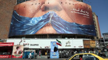 Propaganda do regime do Irã em Teerã, capital iraniana Imagem referente a matéria