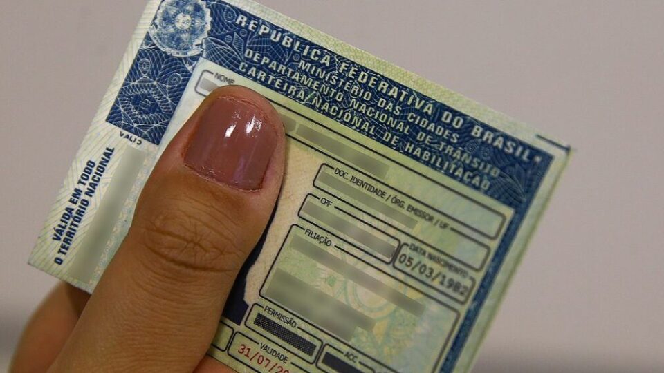 Juíza usa precedente do STF para bloquear CNH, passaporte e cartões de devedores