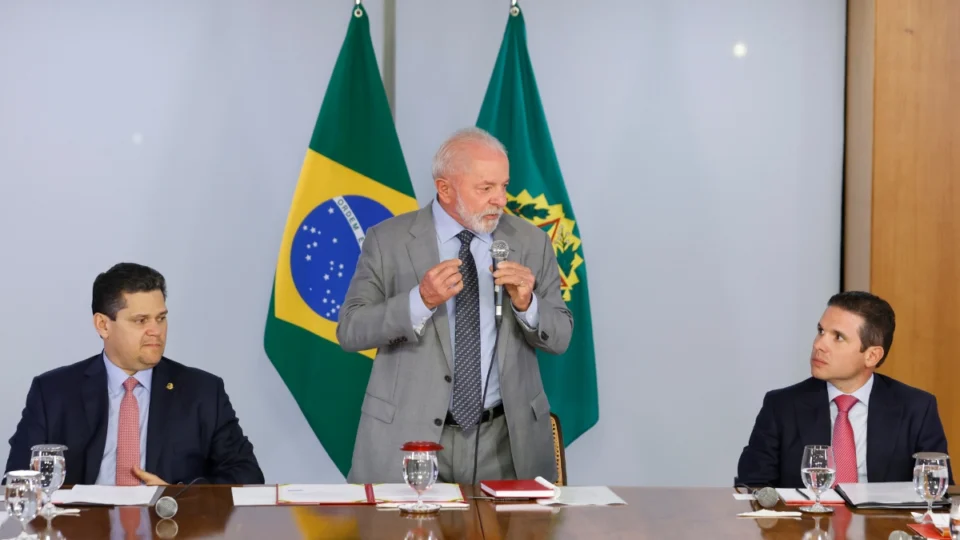 Lula com Alcolumbre e Motta