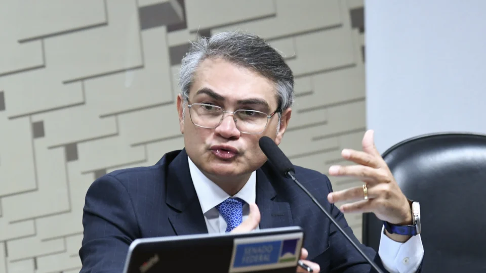 Presidente da Febraban defende enfrentamento de causas estruturais do endividamento e confiança no conhecimento que os bancos têm do perfil de cada cliente.