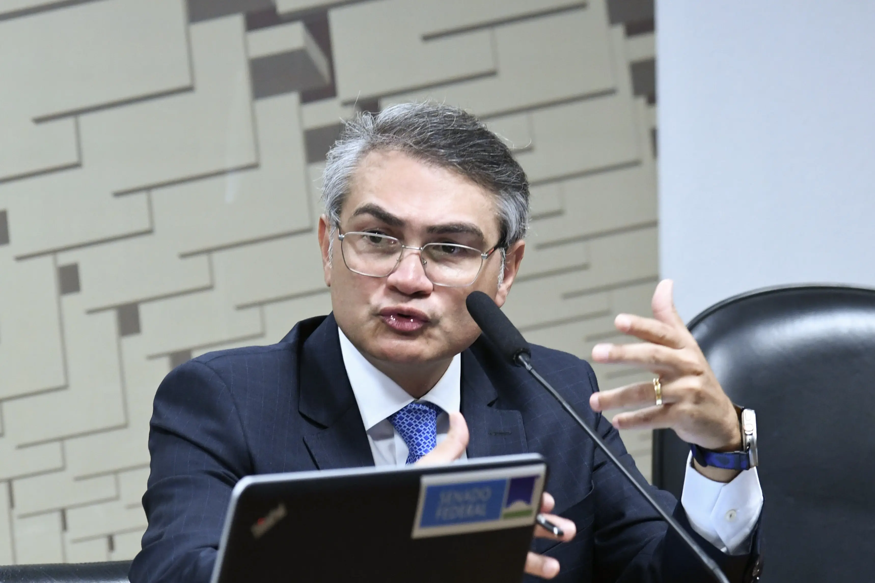 Presidente da Febraban defende enfrentamento de causas estruturais do endividamento e confiança no conhecimento que os bancos têm do perfil de cada cliente.
