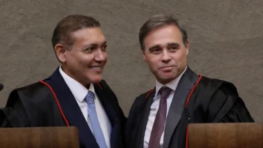 Kassio Nunes Marques e André Mendonça tomam posse no TSE