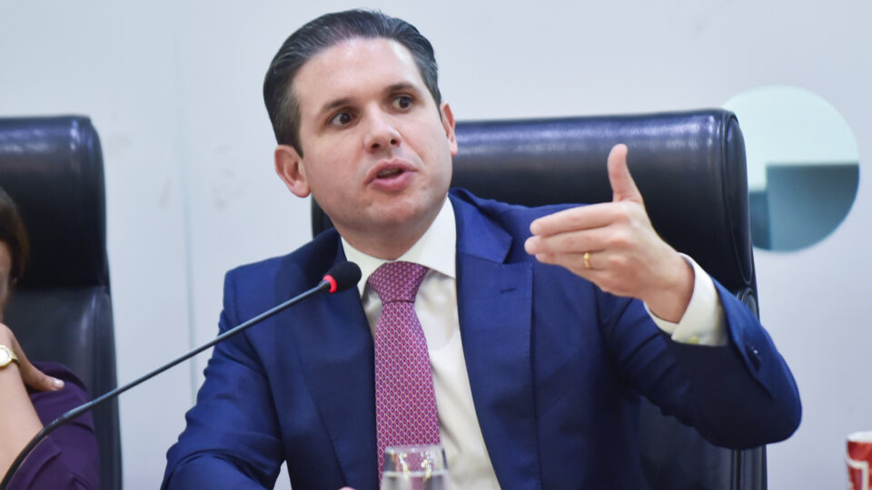 Juízes de MG e DF divergem sobre post de dono da “Alfinetei” contra Motta