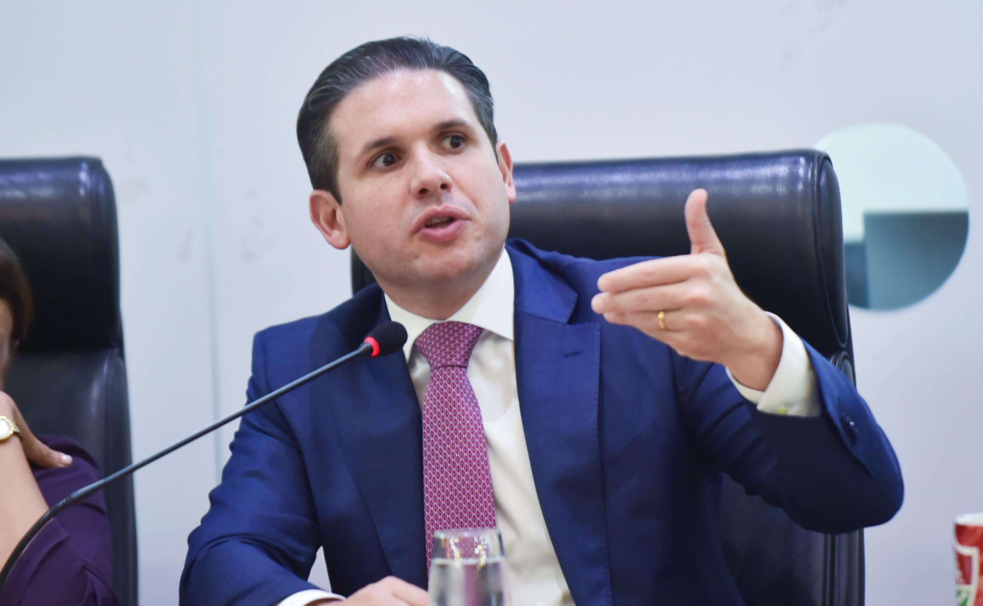 Mesma postagem sobre maioridade penal foi vista como suspeita em MG e como direito de expressão no DF.