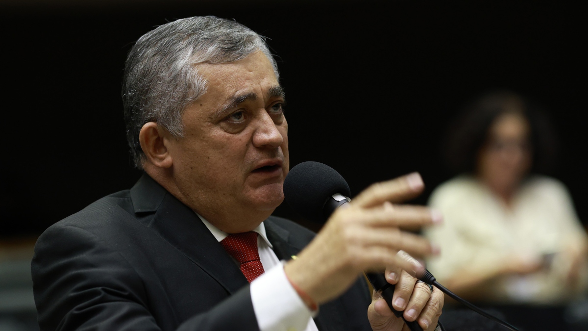 Ministro confirma que PT usará relação entre Flávio e Vorcaro na campanha eleitoral