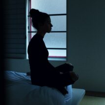 Entre as mulheres participantes, 44,8% afirmaram ter enfrentado algum tipo de sofrimento emocional relacionado ao aborto. Imagem referente a matéria