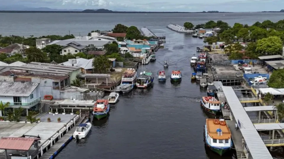 construções na ilha do mel