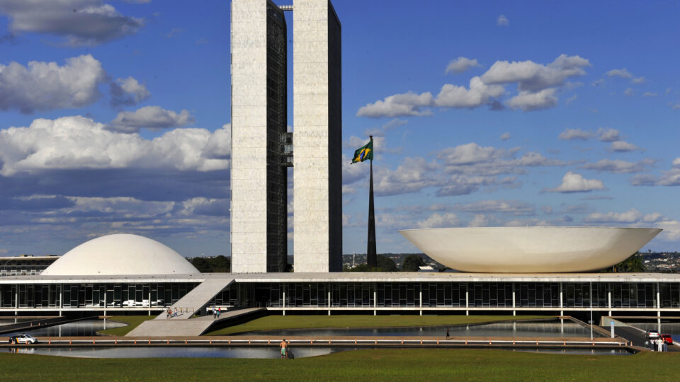 Como o Congresso defendeu a lei da dosimetria contra as ações no STF?
