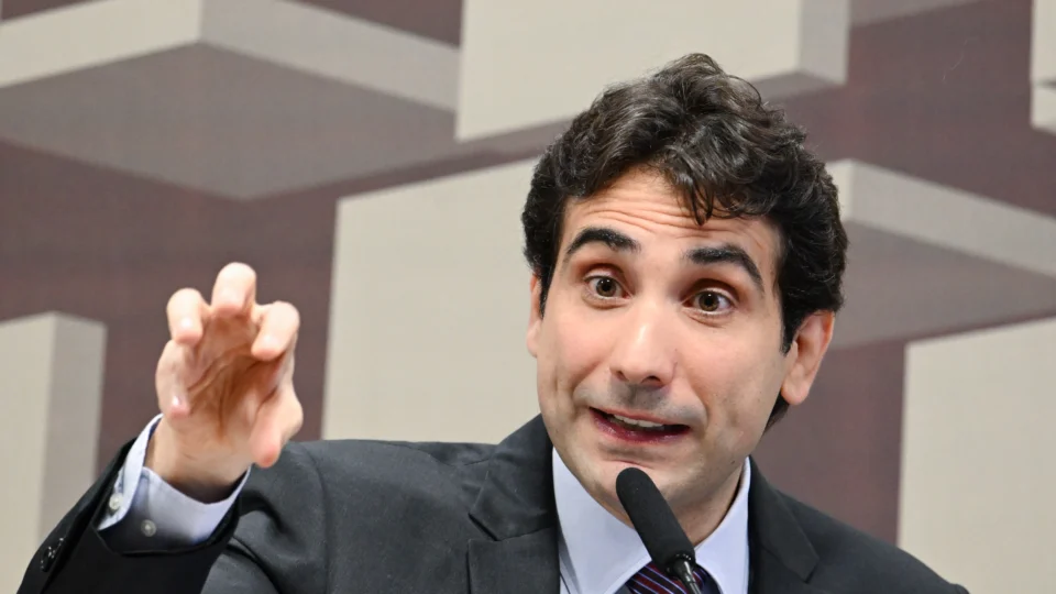 Presidente do Banco Central foi questionado sobre liquidação durante prestação de contas a comissão do Senado.