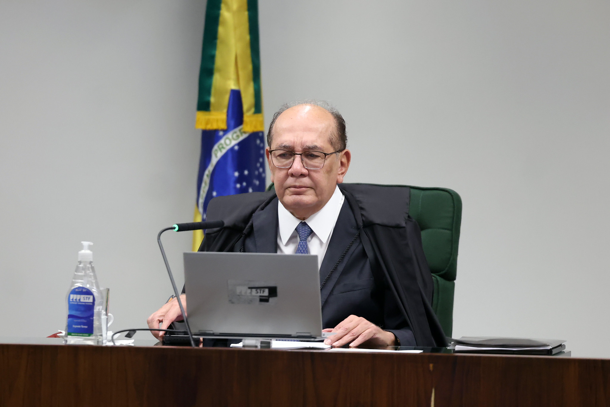 Ministro usou liberdade de expressão para restabelecer conteúdo e aproveitou para tecer críticas à Lava Jato.