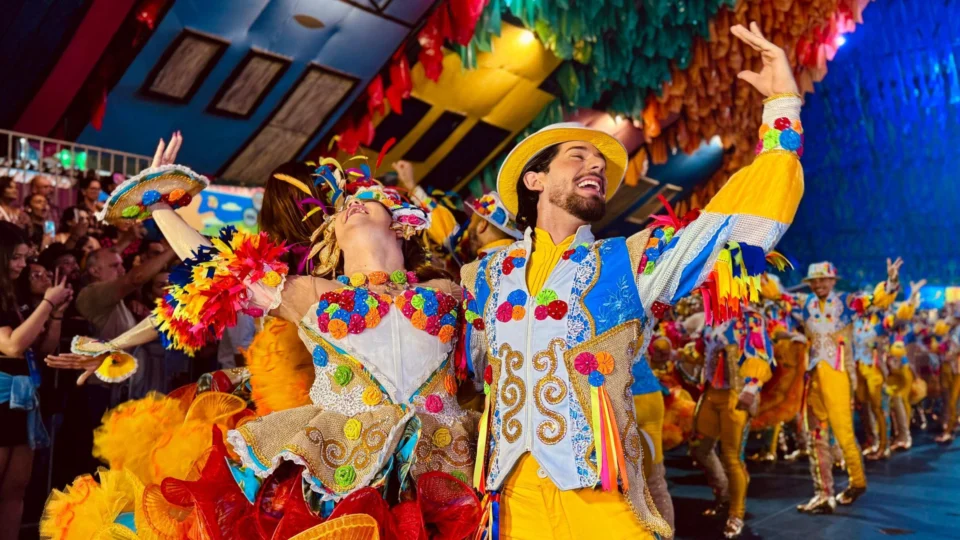 Milhões de pessoas devem movimentar os maiores festejos juninos do Brasil em 2026, com shows, quadrilhas e tradições espalhadas pelo Nordeste.