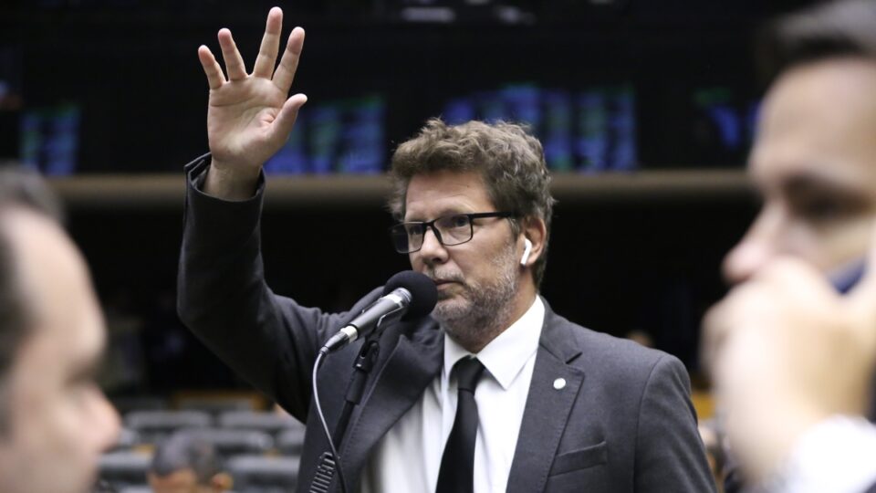 Mario Frias teria agradecido Vorcaro por apoio a filme sobre Bolsonaro, diz site