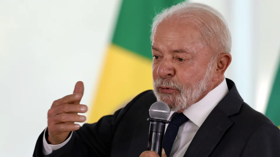 Lula lança crédito de R$ 30 bilhões para motoristas de aplicativo e taxistas