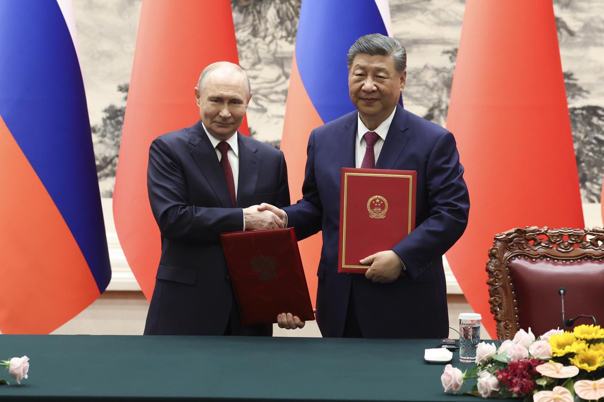 Xi assina com Putin declaração para “mundo multipolar”