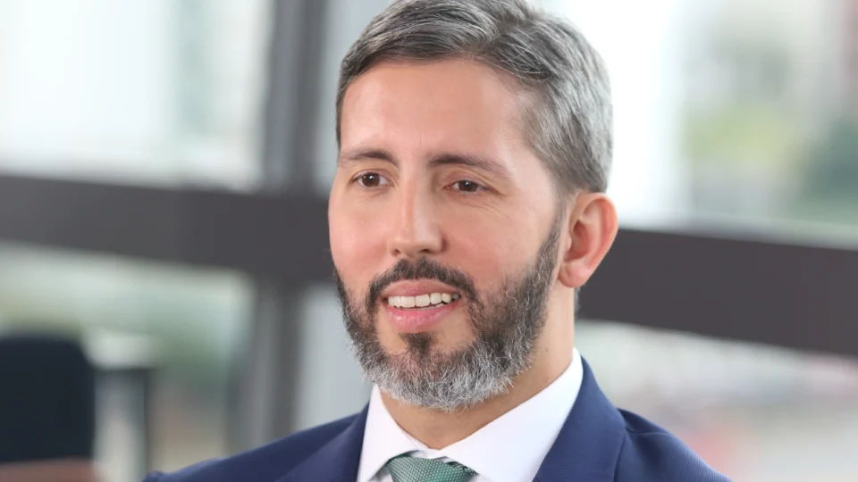 Ex-deputado distrital, Grass deixou o cargo para concorrer ao GDF. Após derrota para Ibaneis, assumiu o Iphan logo no início do governo Lula 3. 