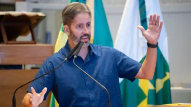 Ex-presidente do Iphan perdeu para Ibaneis Rocha nas eleições anteriores. Érika Kokay disputará Senado.