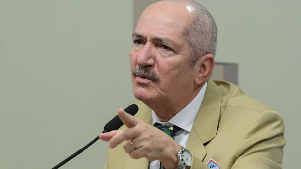 Pré-candidato acredita que presidente do DC tenta acenar ao Supremo para lidar com investigações.
