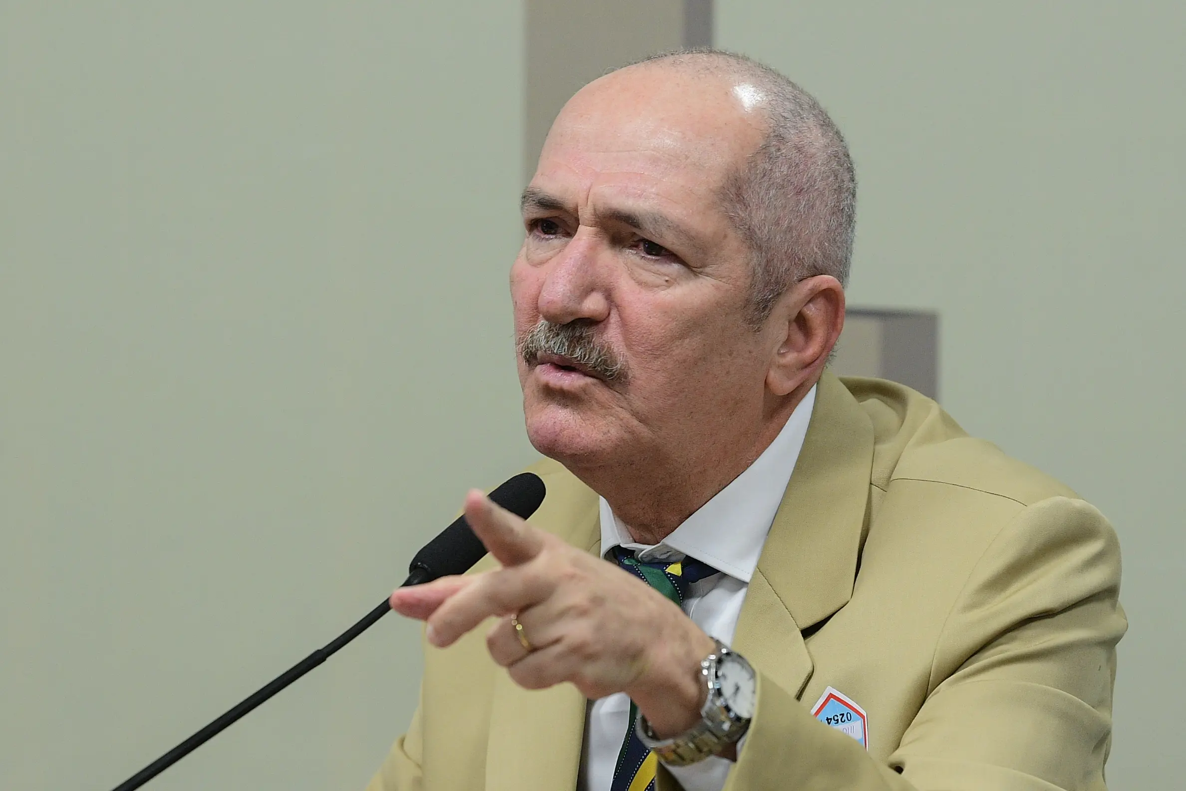 Pré-candidato acredita que presidente do DC tenta acenar ao Supremo para lidar com investigações.