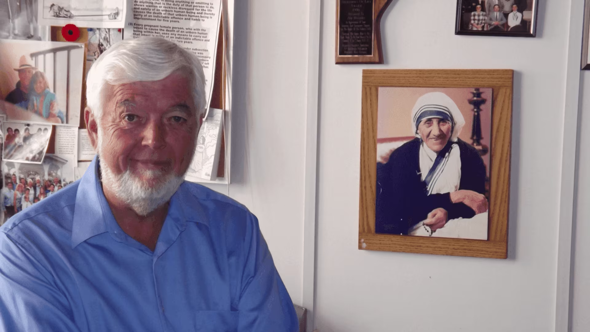 O homem que dedicou a vida a proteger bebês