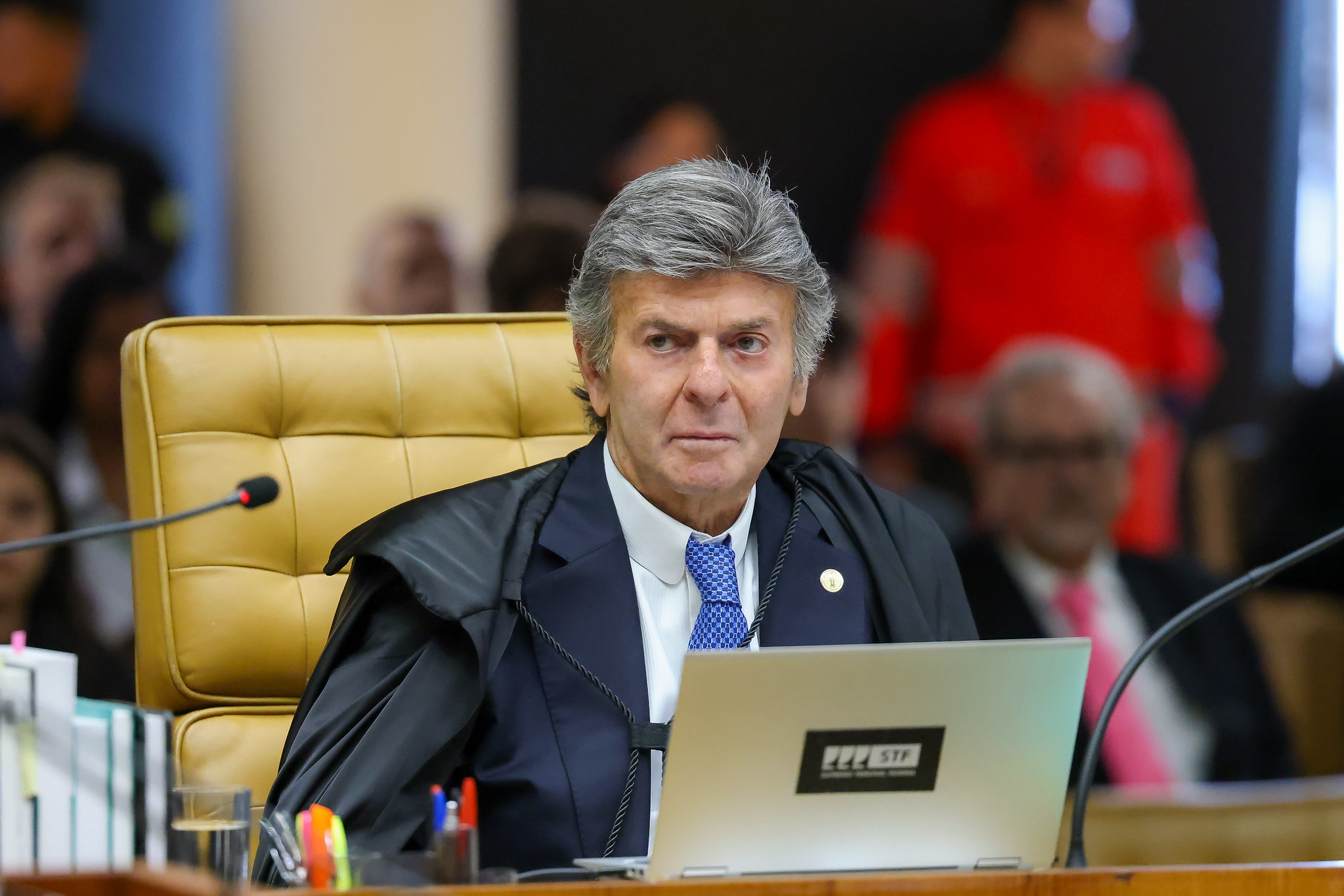 Fux diverge de Gilmar Mendes e defende limites a foro privilegiado