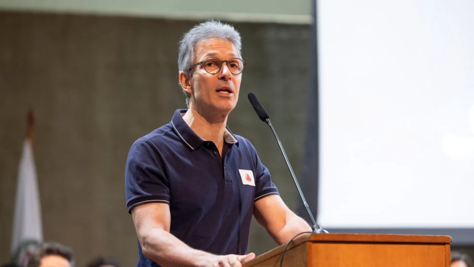 Romeu Zema (Novo) propõe retirar o Brasil dos Brics, retomar o processo de adesão à OCDE e flexibilizar Mercosul.
